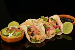 Tacos de langosta por el chef Juan Pablo Loza. Revista Saborearte, El placer de vivir consentido. Fotografía Claudio Pellettieri