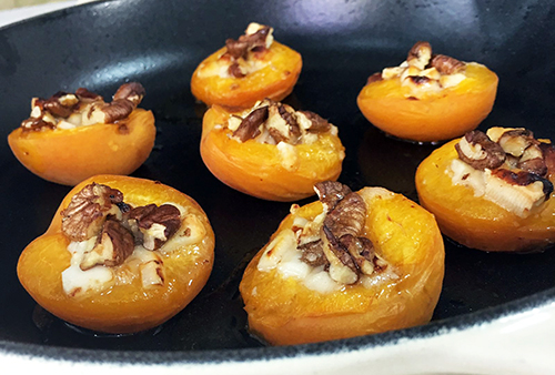 Chabacanos rostizados, queso y frutos Chabacanos rostizados, queso y frutos