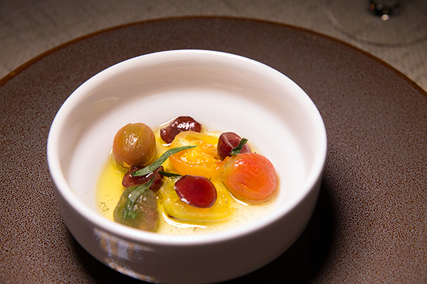 postre-jitomate-cerezas-y-estrago-chef-elena-reygadas-chinampa-casa-dragones-yolcan